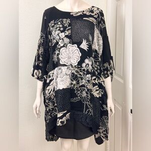 Liz & Me Black White Floral Patch WooTunic One Size. F60